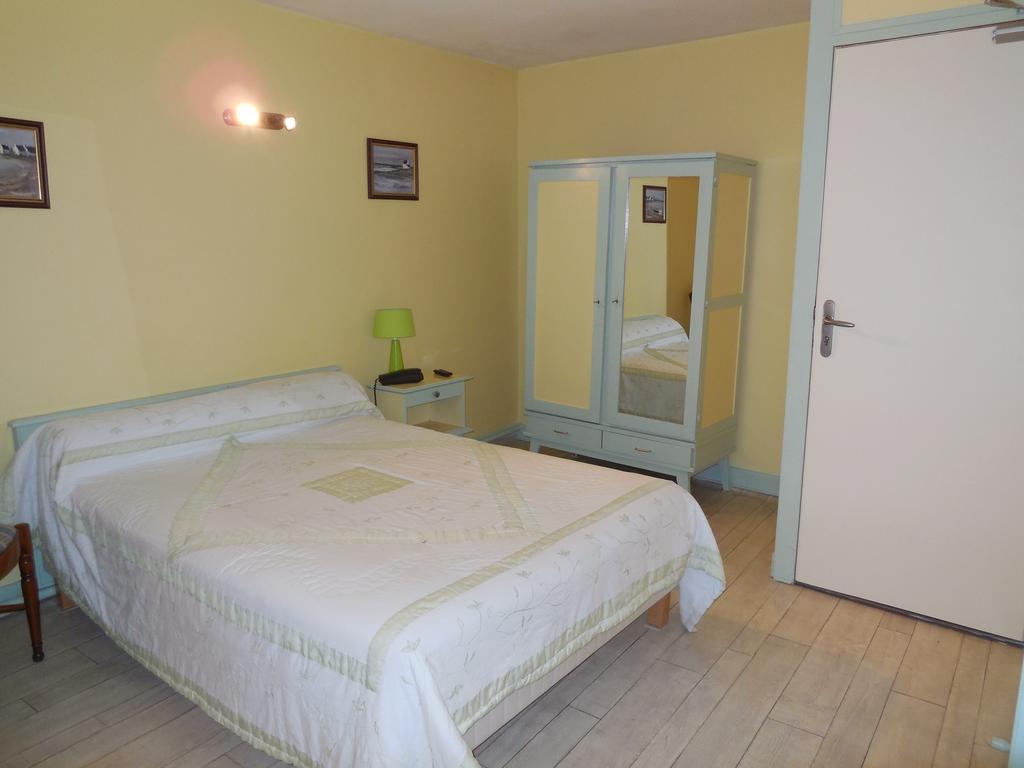 Hotel Le Lion D'Or Salbris Exteriör bild